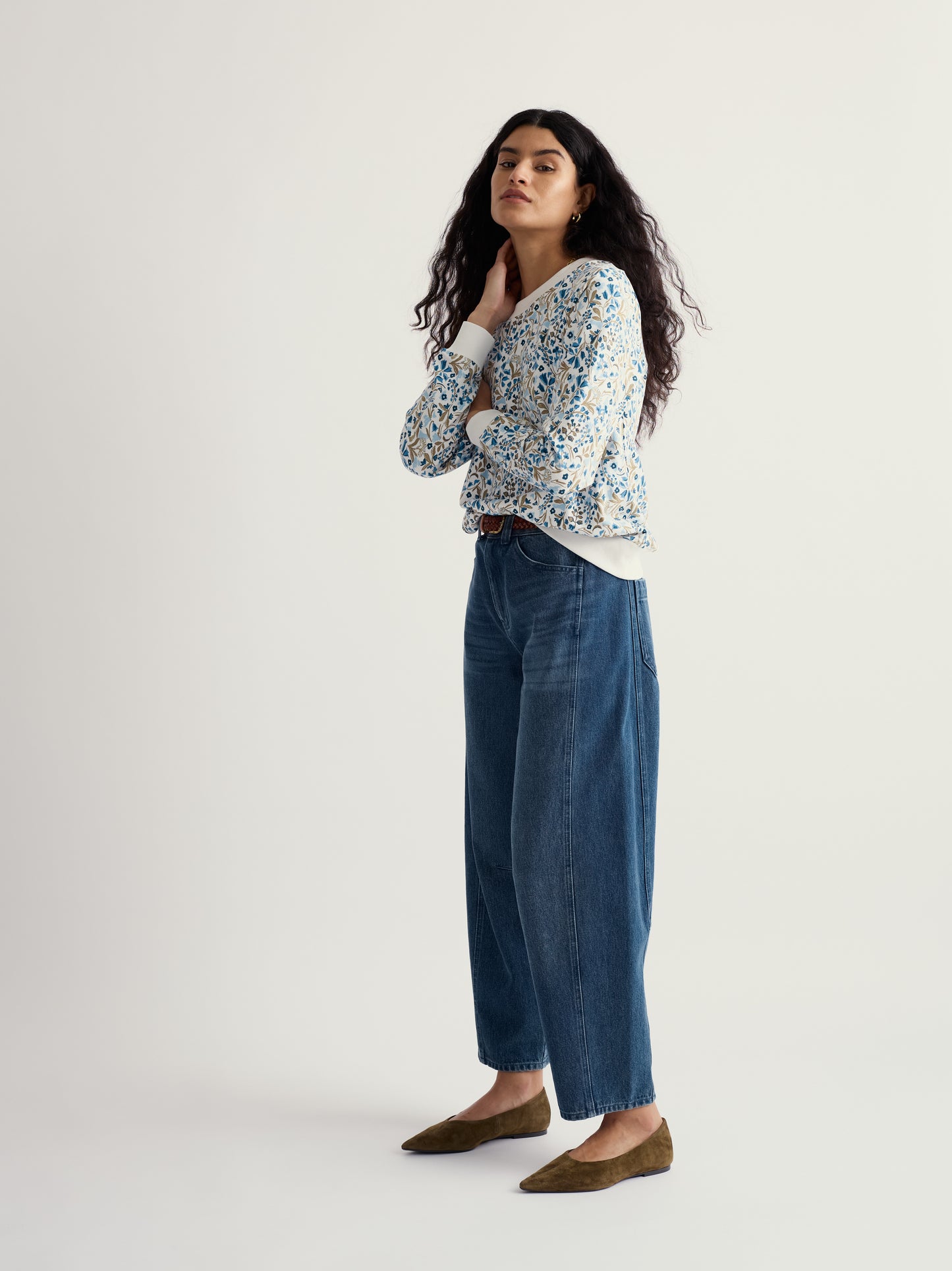SEASALT CORNWALL - Bright Wave Crew Neck Sweatshirt - Woodland Floral Chalk