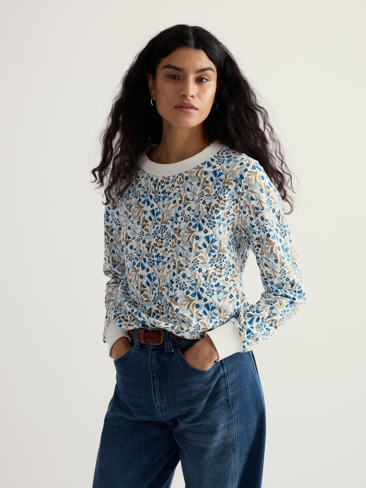 SEASALT CORNWALL - Bright Wave Crew Neck Sweatshirt - Woodland Floral Chalk