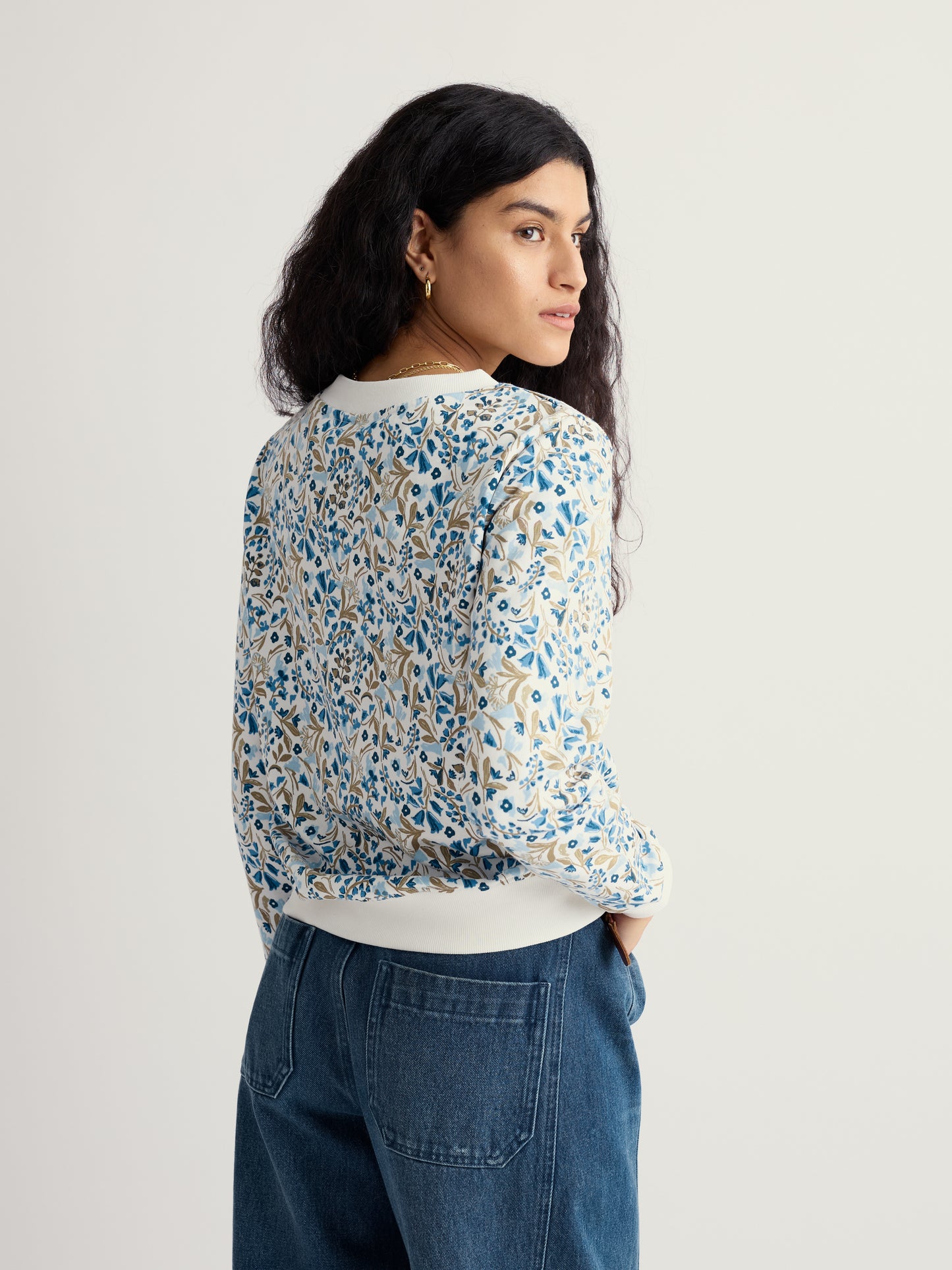 SEASALT CORNWALL - Bright Wave Crew Neck Sweatshirt - Woodland Floral Chalk