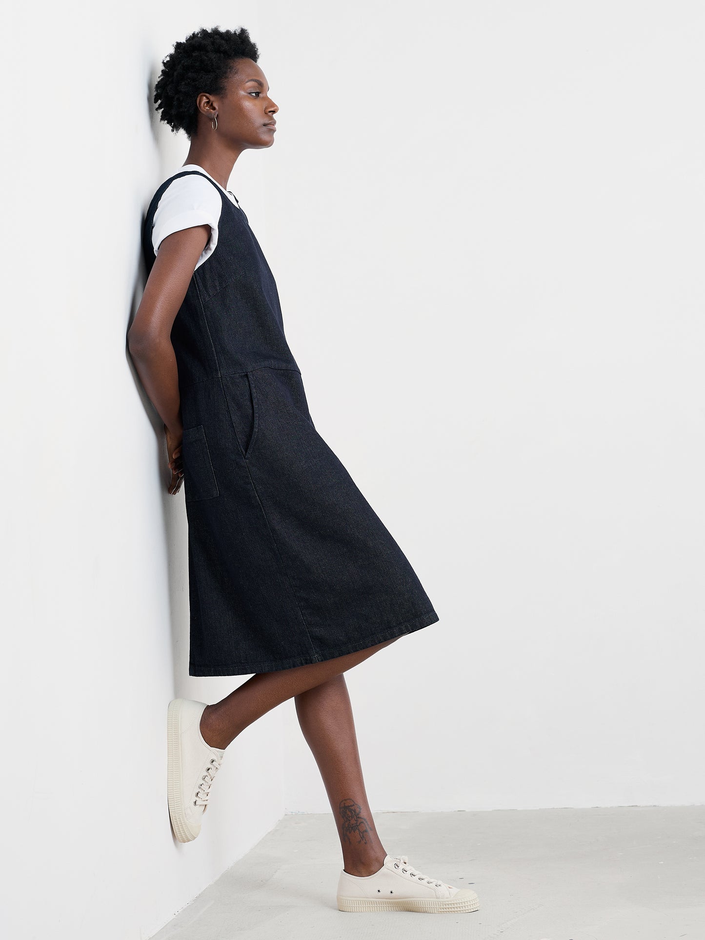 SEASALT CORNWALL - Salt Weave Knee Length Pinafore - Dark Wash