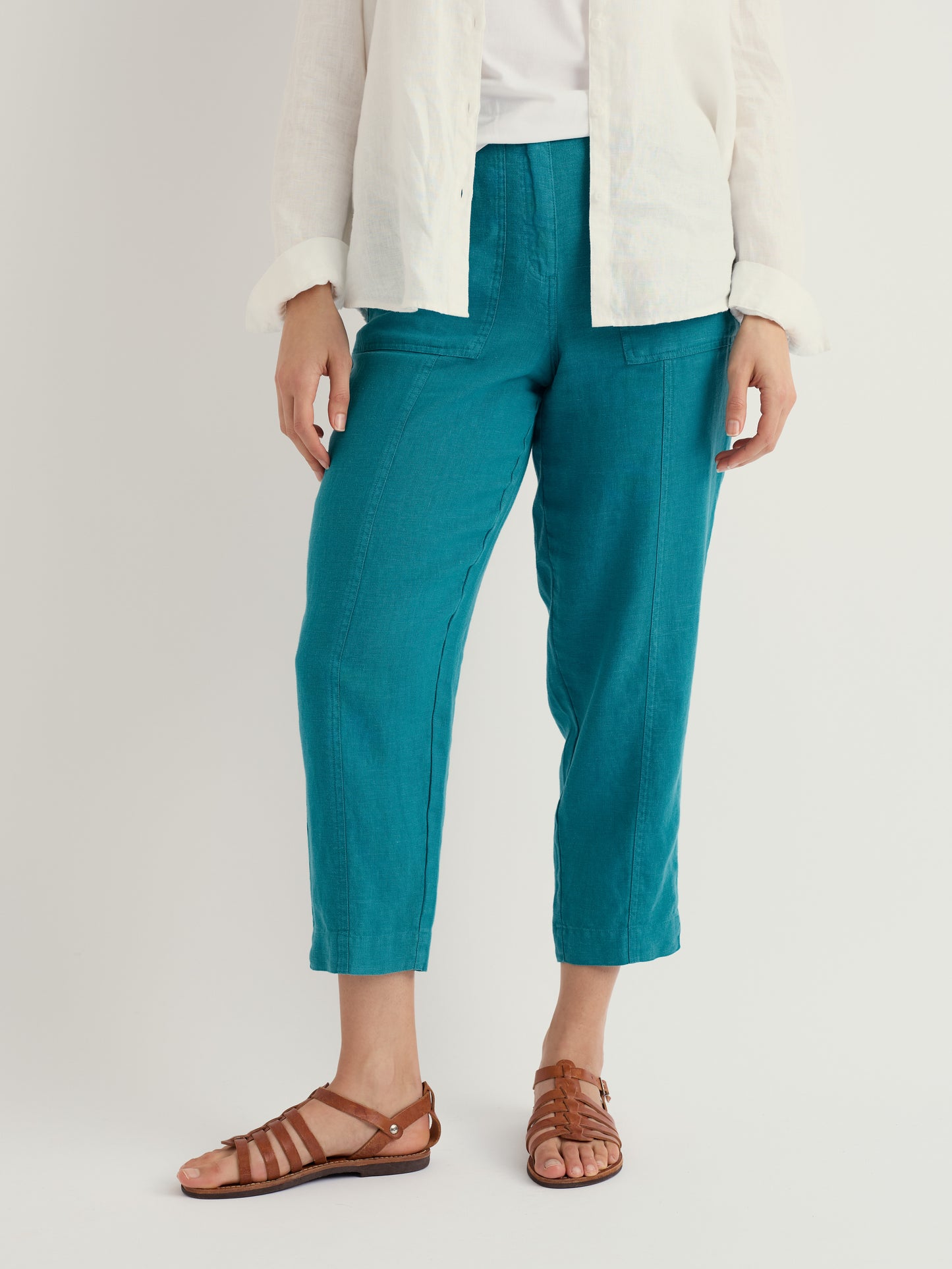 SEASALT CORNWALL - Saltings Tapered Linen Cropped Trousers - Deep Dive