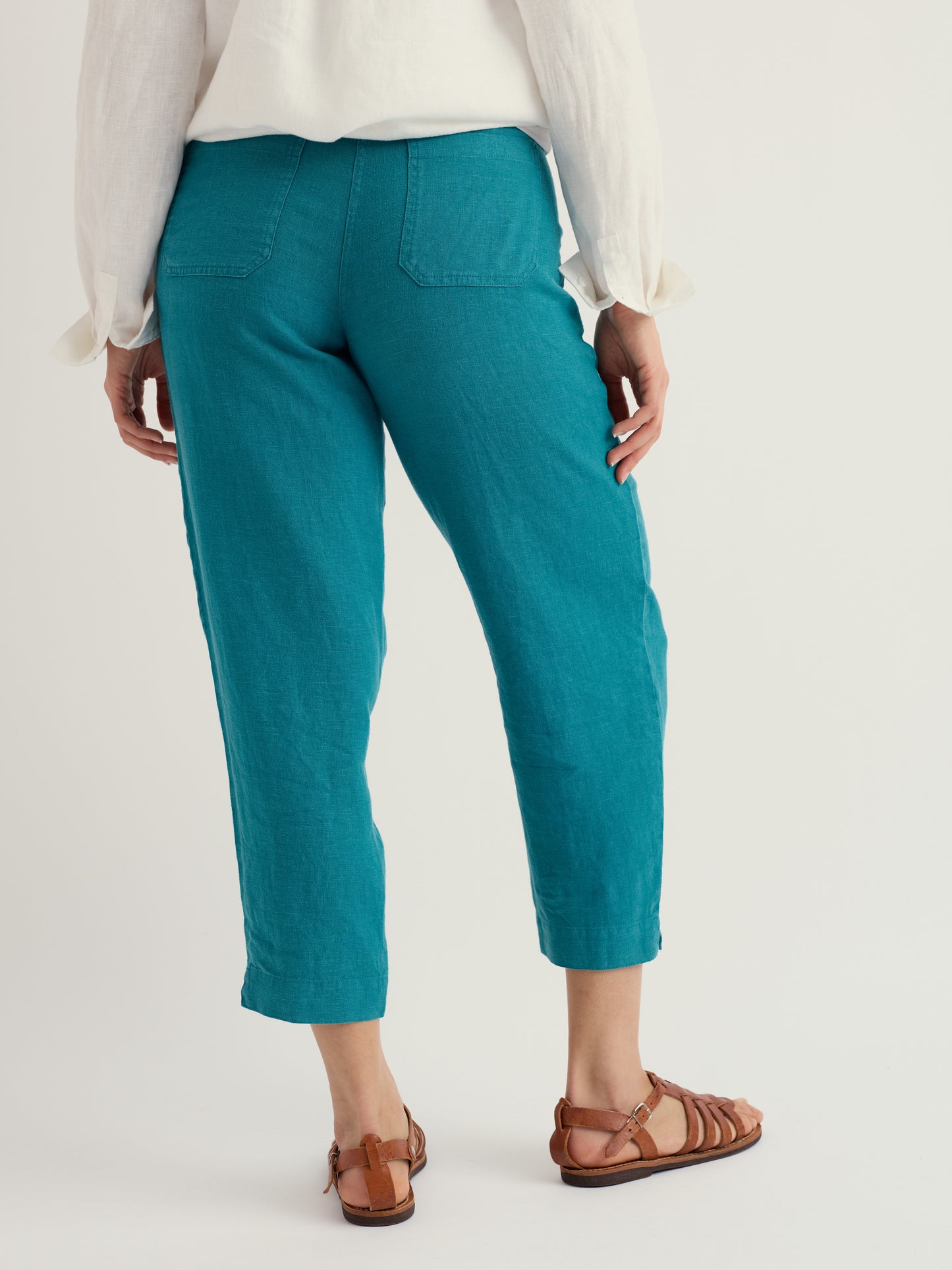 SEASALT CORNWALL - Saltings Tapered Linen Cropped Trousers - Deep Dive