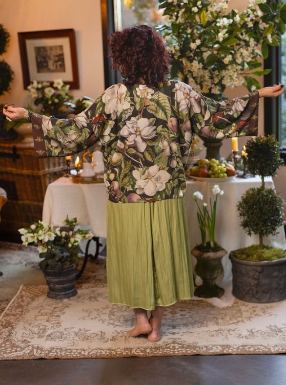 MARKET OF STARS - Fleur De Lune Pixie Duster Crop Kimono w/ Florals & Bees