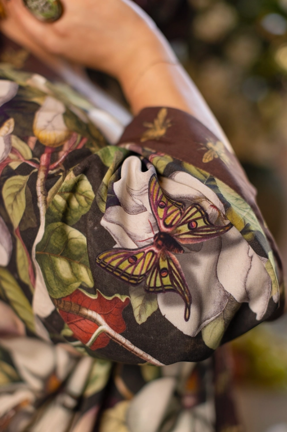 MARKET OF STARS - Fleur De Lune Pixie Duster Crop Kimono w/ Florals & Bees
