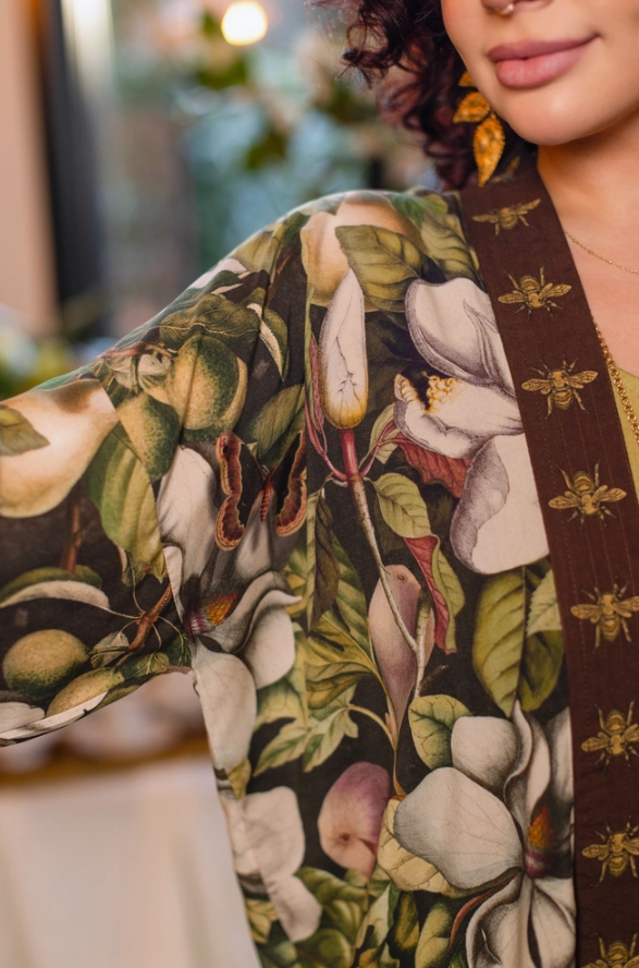 MARKET OF STARS - Fleur De Lune Pixie Duster Crop Kimono w/ Florals & Bees