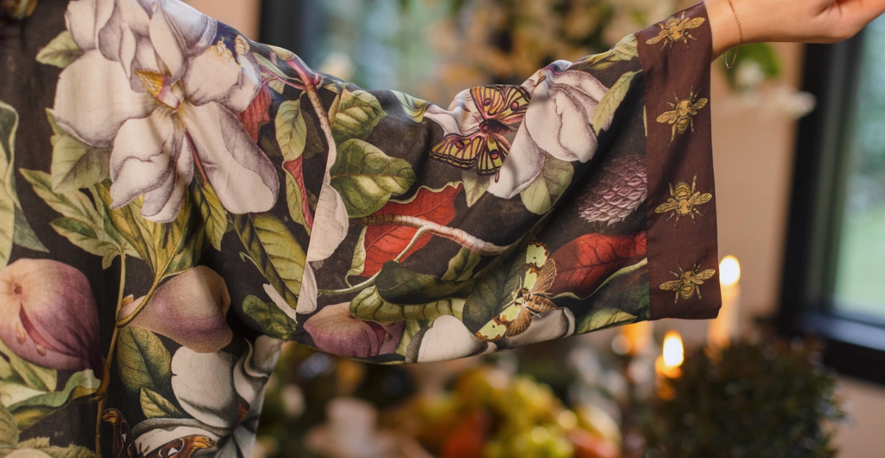 MARKET OF STARS - Fleur De Lune Pixie Duster Crop Kimono w/ Florals & Bees